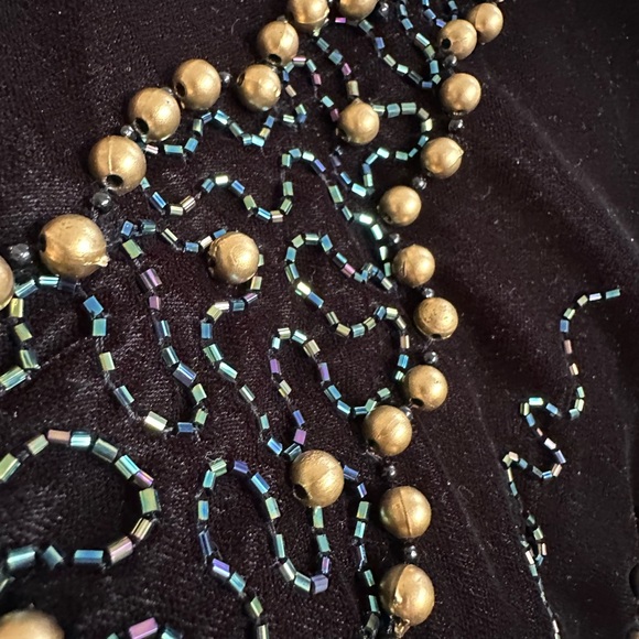 Women’s Saschi caplet . With detailed embellishments. - Picture 6 of 7